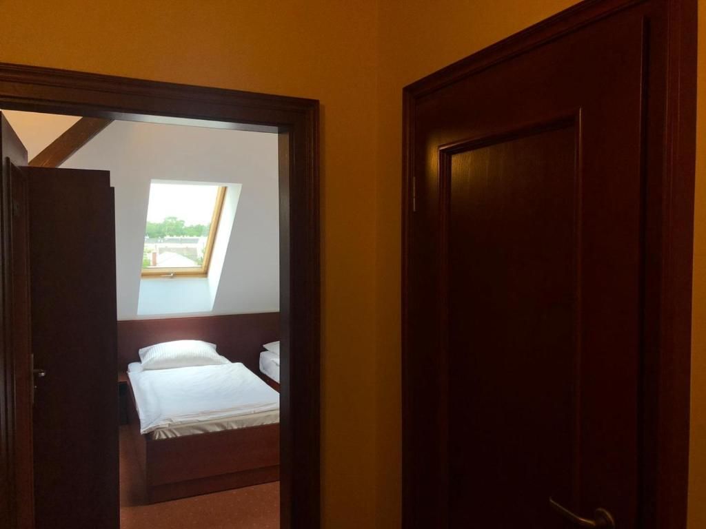 Отель Hotel Libero Милич