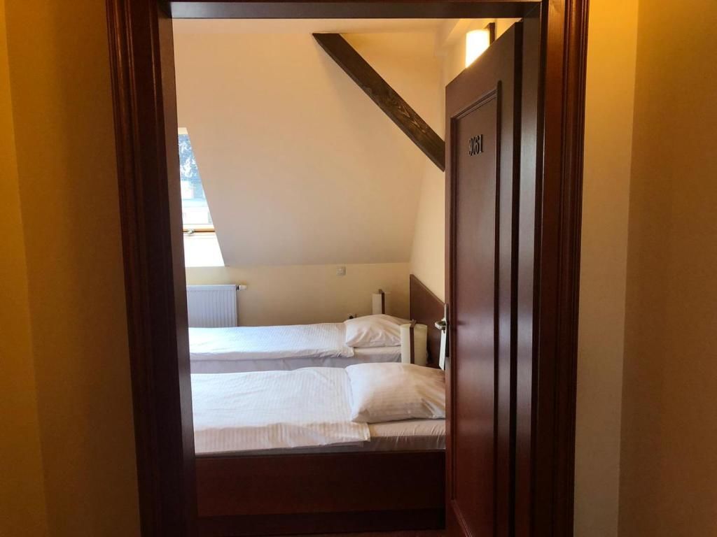 Отель Hotel Libero Милич
