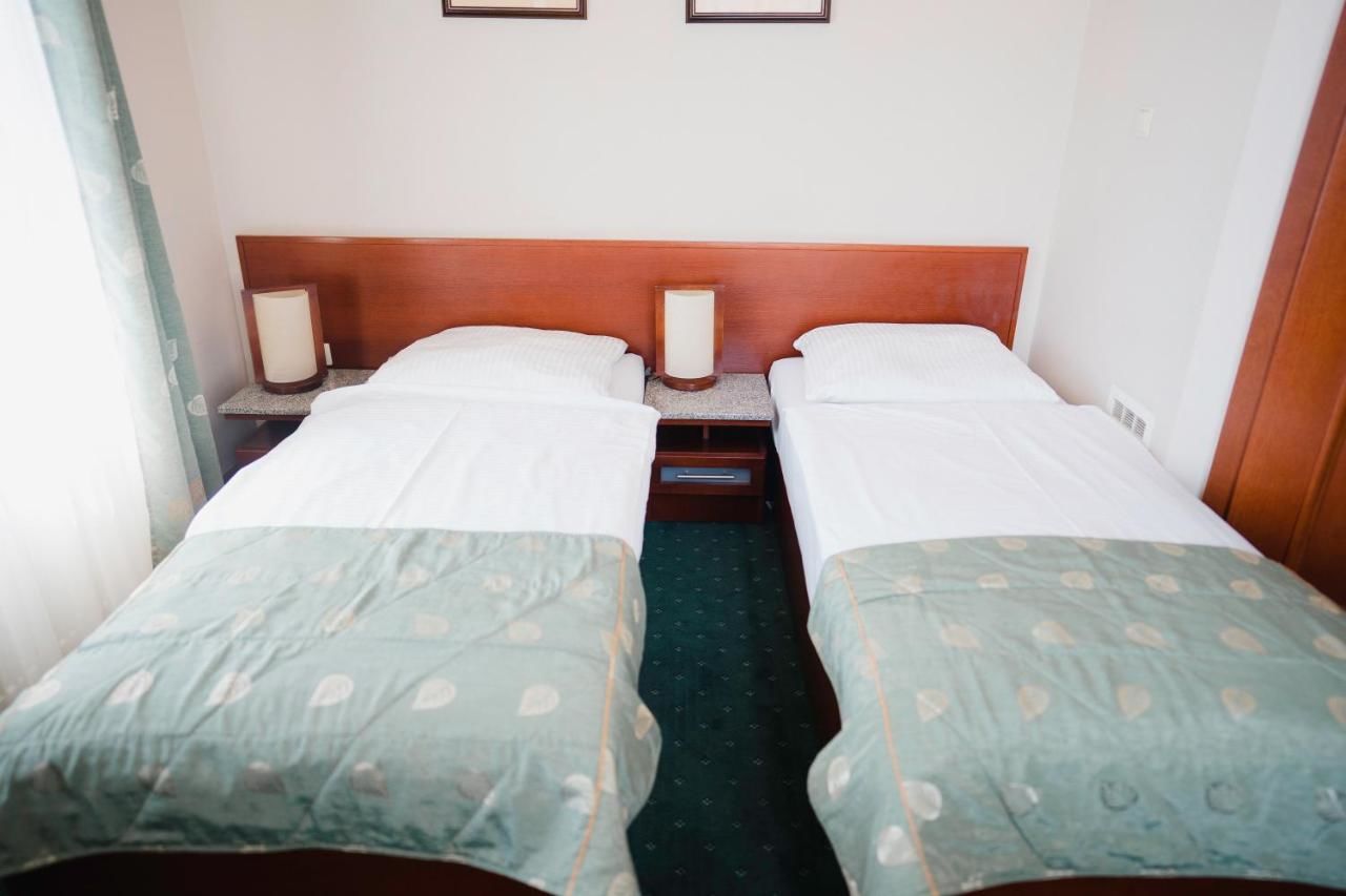 Отель Hotel Libero Милич-9